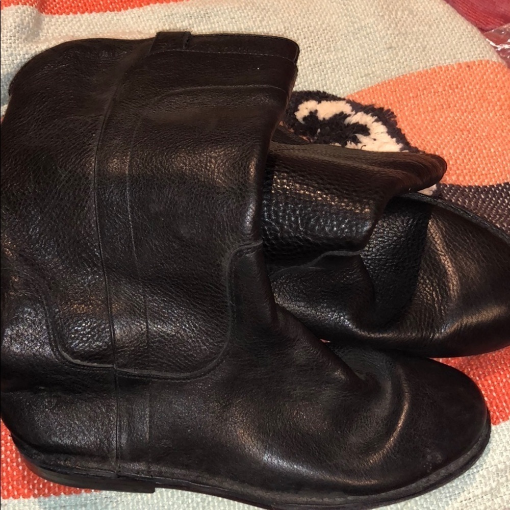 Boys Frye Boots size 4 (youth) Black. Low Heel. Fits Sz 6 Ladies.